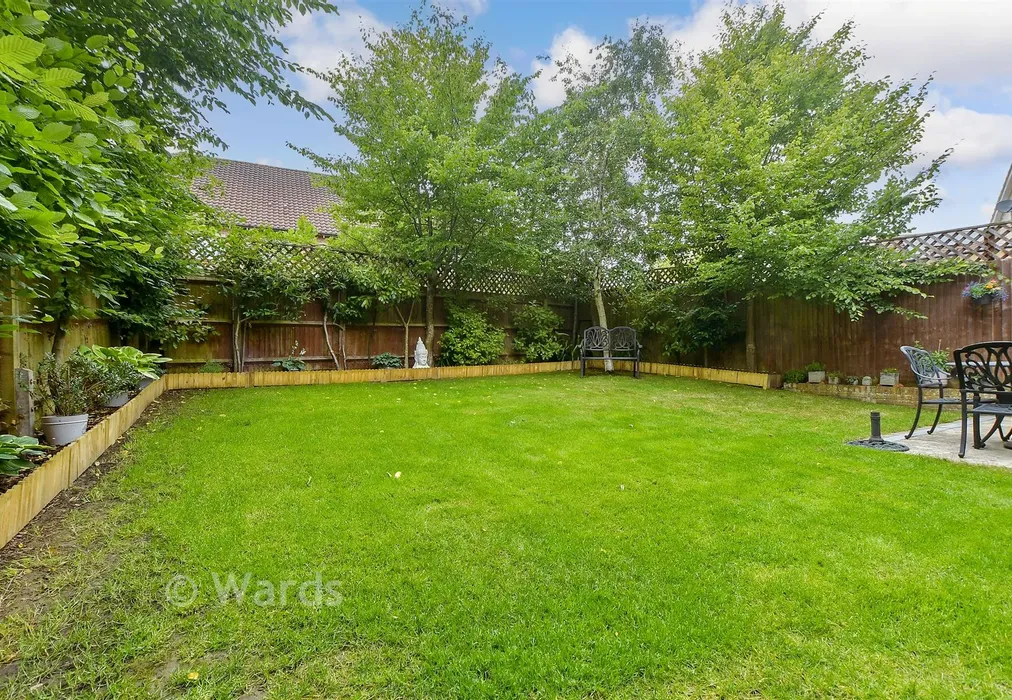 Rear Garden - Brisley Court, Kingsnorth, Kent - Wards of Kent