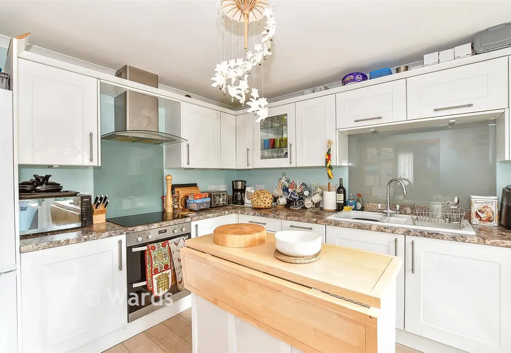 Kitchen - Eastwell Barn Mews, Tenterden, Kent - Wards of Kent