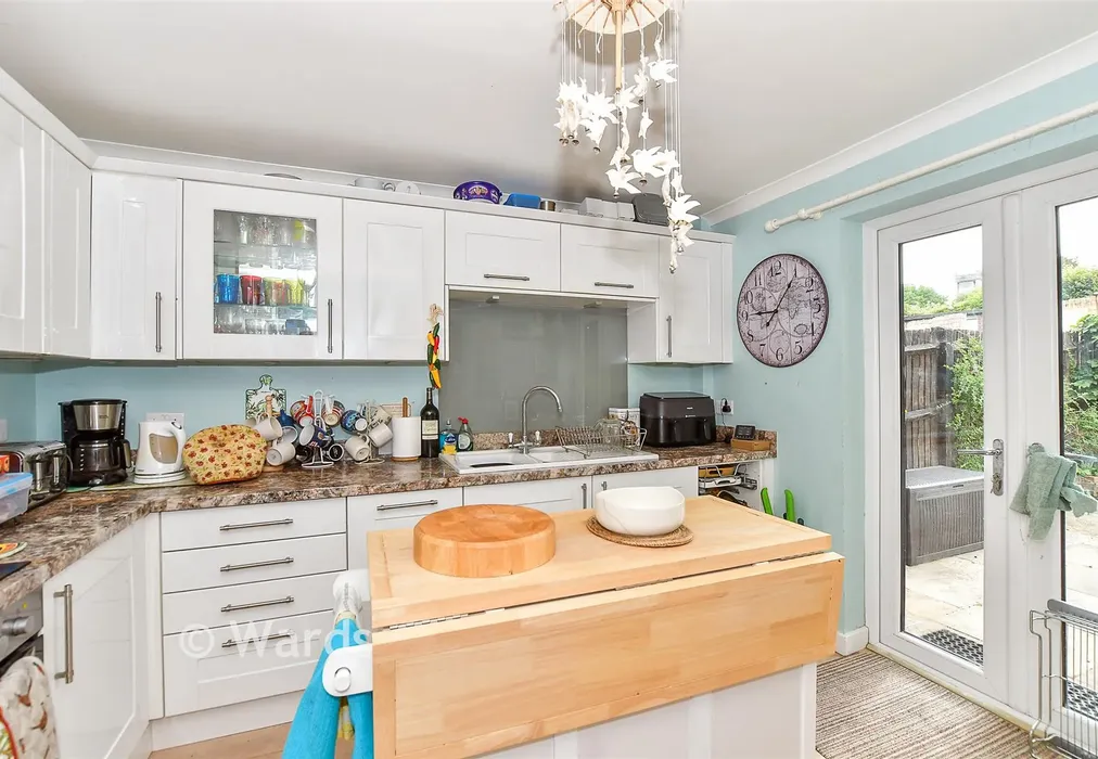 Kitchen - Eastwell Barn Mews, Tenterden, Kent - Wards of Kent