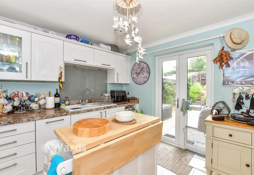 Kitchen - Eastwell Barn Mews, Tenterden, Kent - Wards of Kent