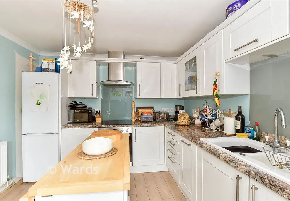 Kitchen - Eastwell Barn Mews, Tenterden, Kent - Wards of Kent