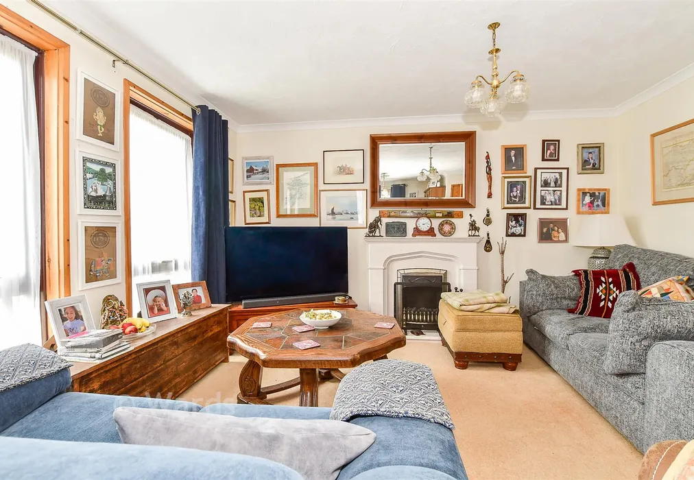Living Room - Eastwell Barn Mews, Tenterden, Kent - Wards of Kent