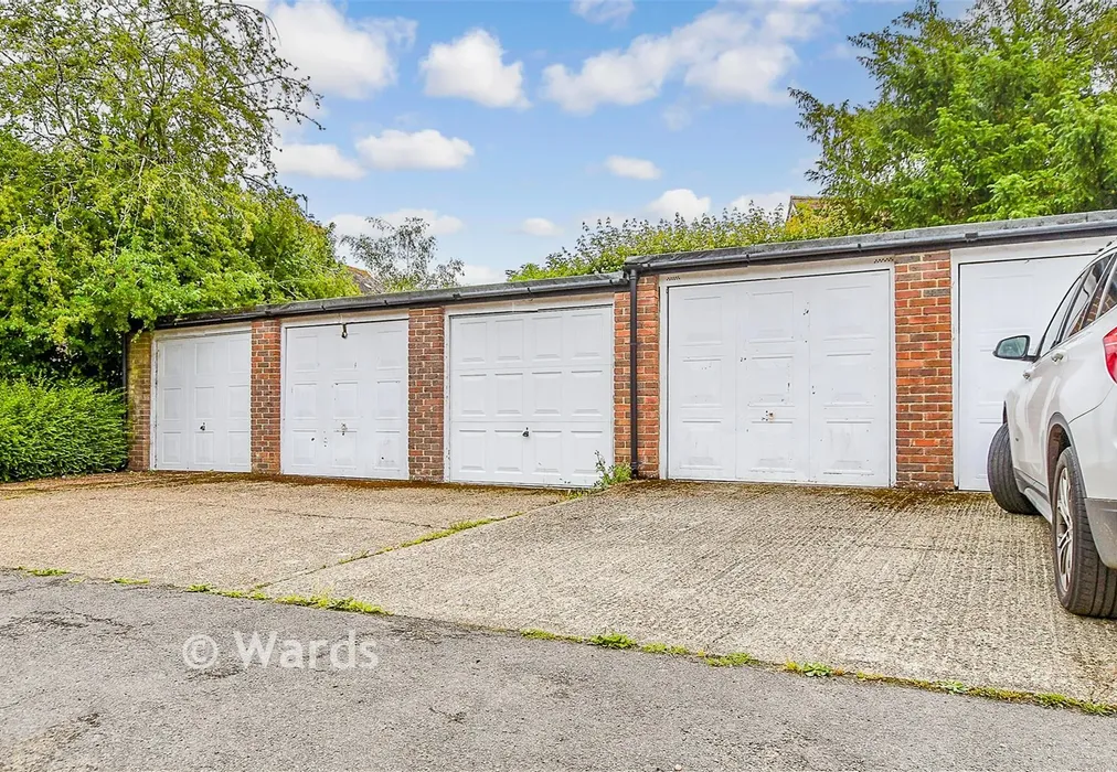 Garage - Eastwell Barn Mews, Tenterden, Kent - Wards of Kent
