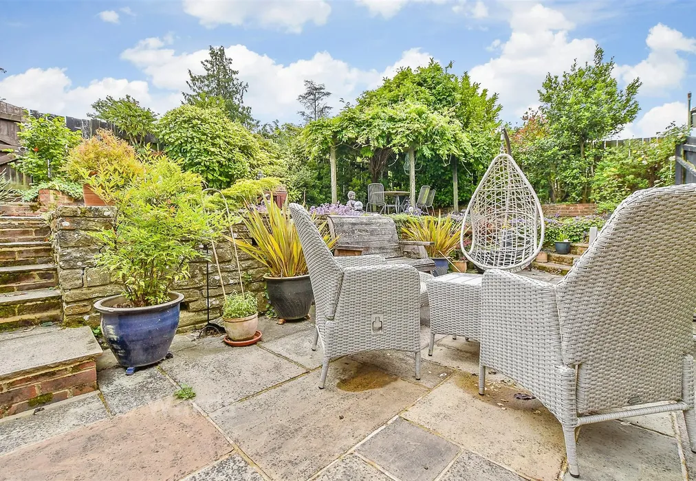 Patio / Decking - Eastwell Barn Mews, Tenterden, Kent - Wards of Kent
