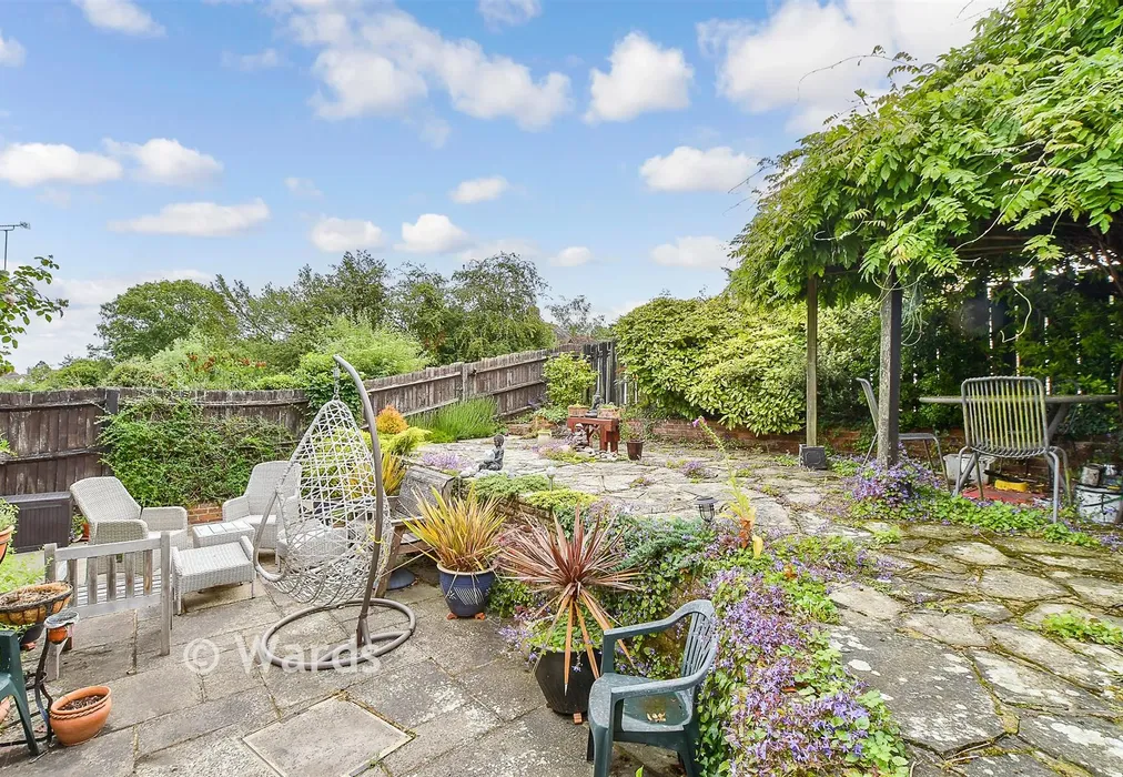 Patio / Decking - Eastwell Barn Mews, Tenterden, Kent - Wards of Kent