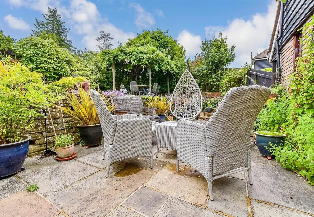 Patio / Decking - Eastwell Barn Mews, Tenterden, Kent - Wards of Kent