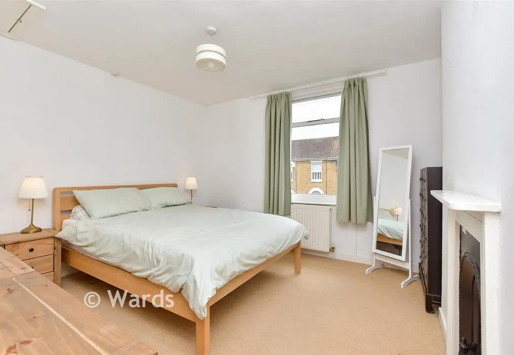 Bedroom 1 - St. Mary's Road, Faversham, Kent - Wards of Kent