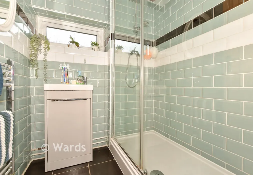 Shower Room - Crimond Avenue, Dymchurch, Romney Marsh, Kent - Wards of Kent