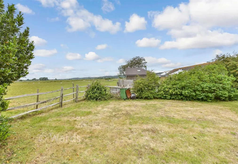 Rear Garden - Crimond Avenue, Dymchurch, Romney Marsh, Kent - Wards of Kent