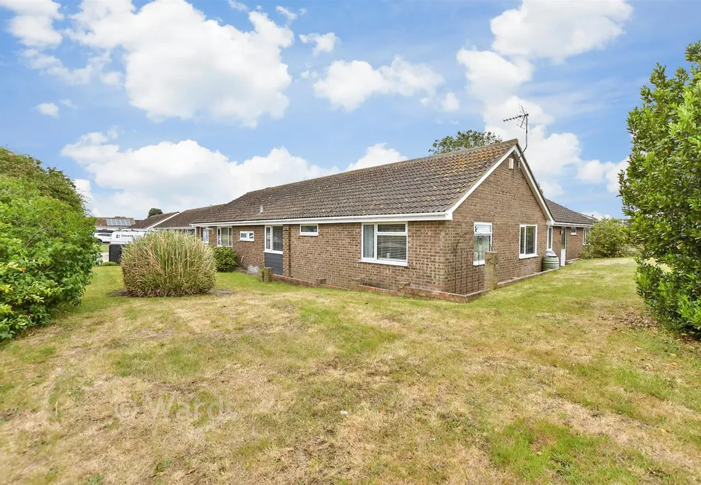 Rear Garden - Crimond Avenue, Dymchurch, Romney Marsh, Kent - Wards of Kent