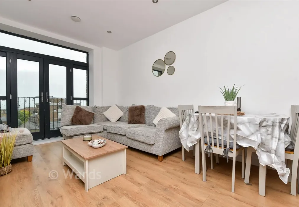 Lounge - Queensbridge Drive, Ramsgate, Kent - Wards of Kent