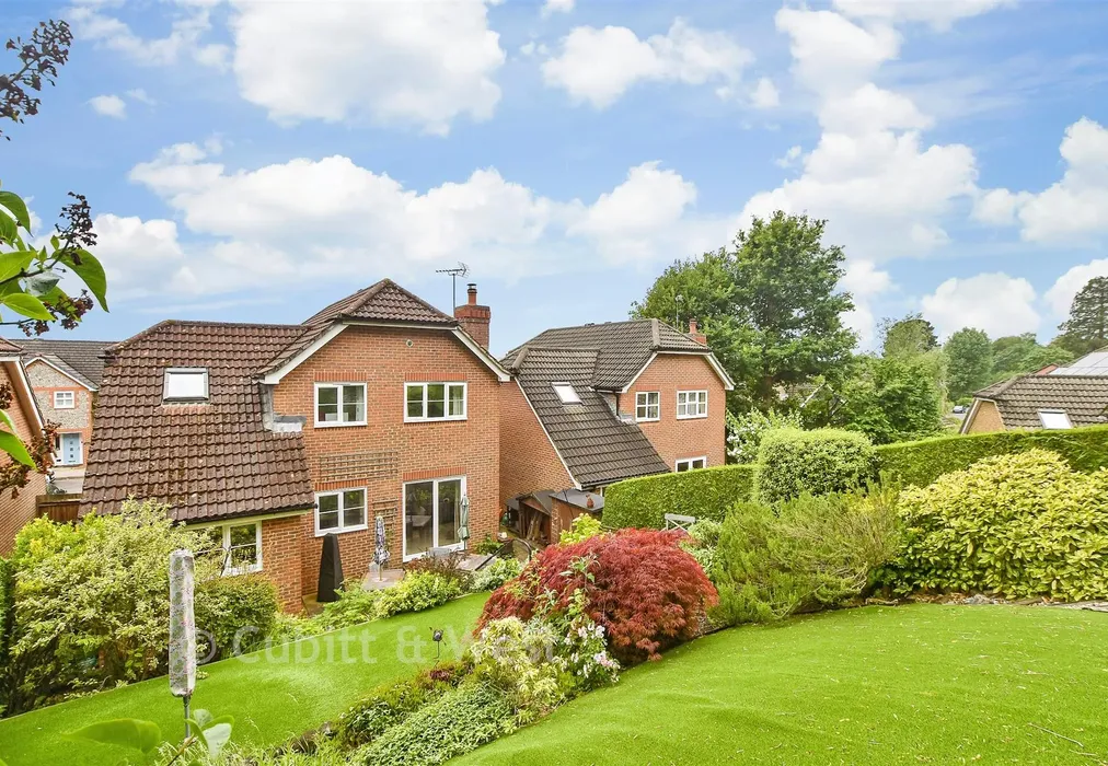 Rear Garden - Richmond Way, East Grinstead, West Sussex - Wards of Kent