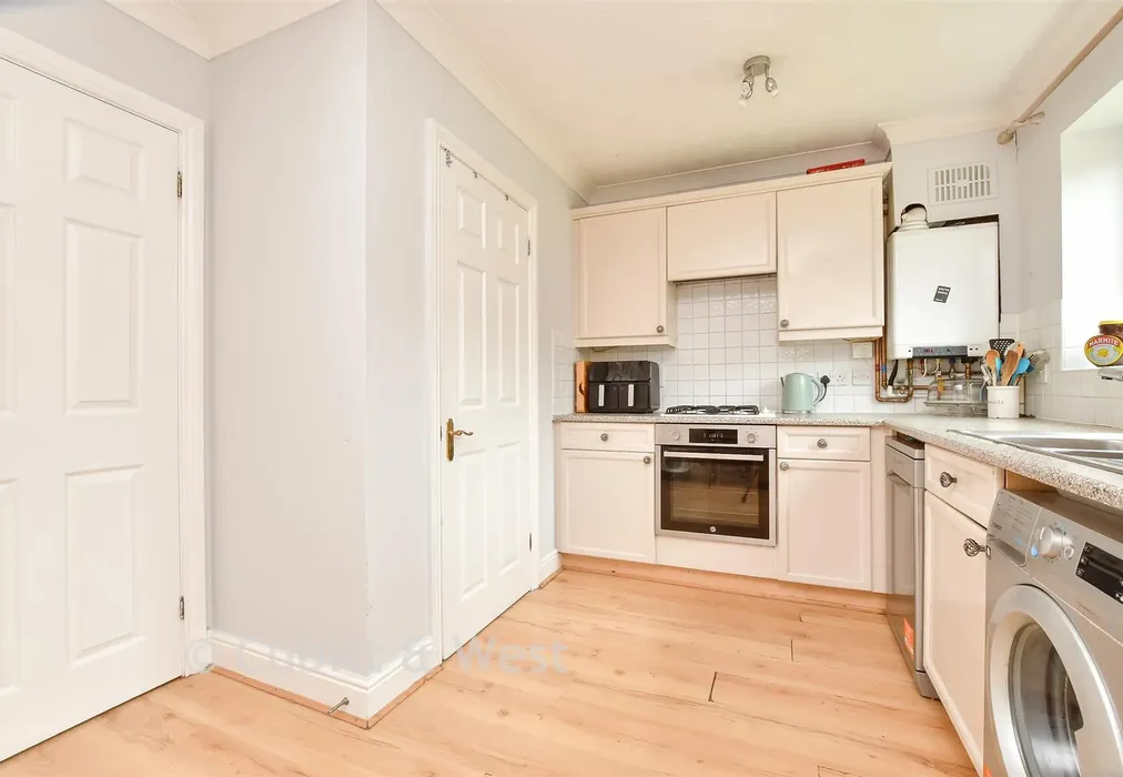 Kitchen - Leatherhead Road, Chessington, Surrey - Wards of Kent