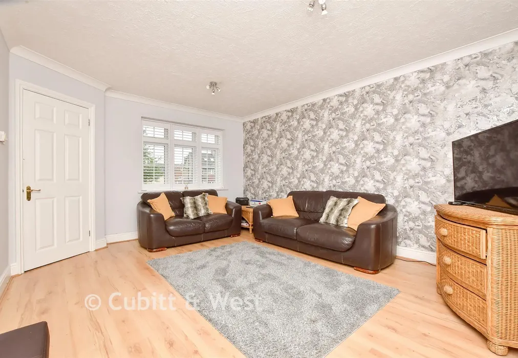 Lounge - Leatherhead Road, Chessington, Surrey - Wards of Kent