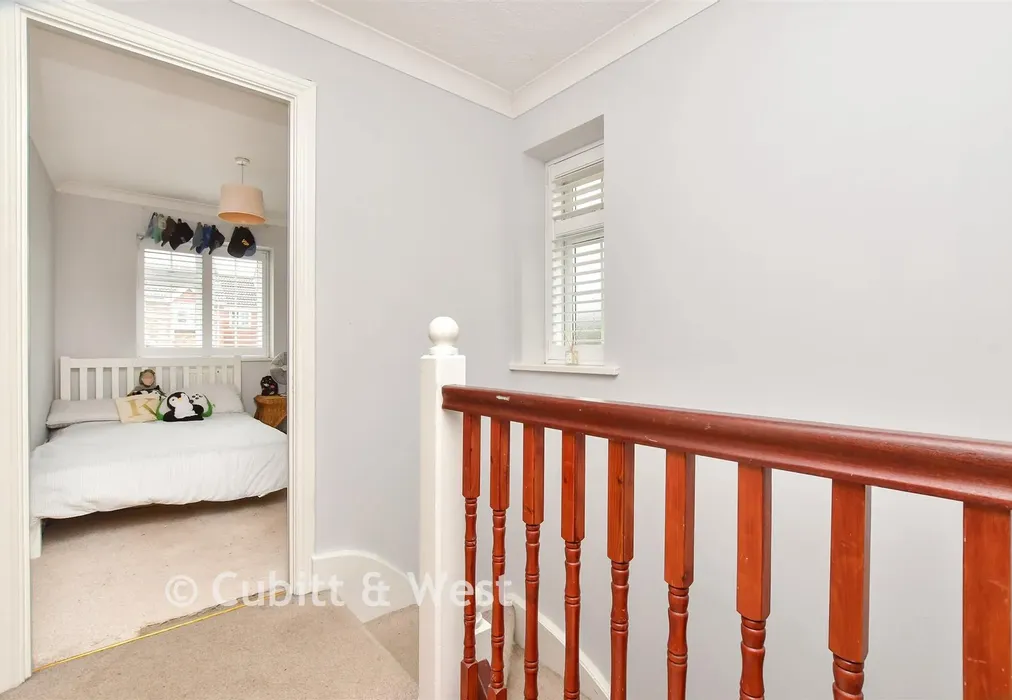 Landing - Leatherhead Road, Chessington, Surrey - Wards of Kent