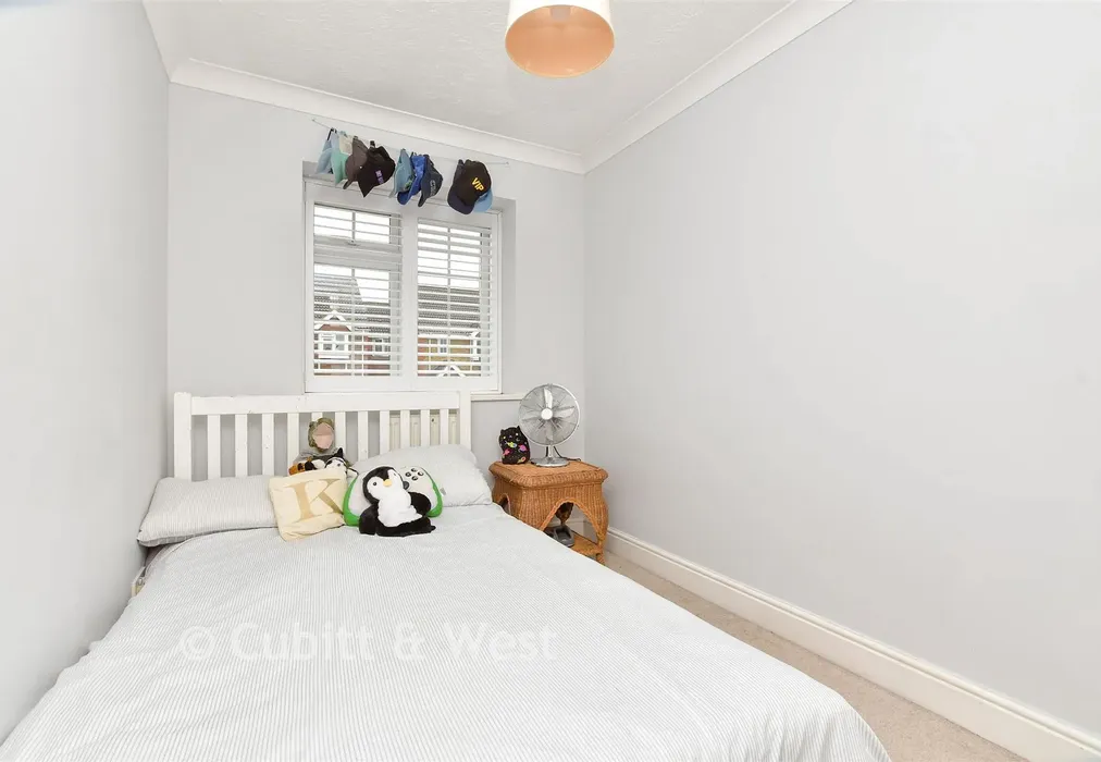 Bedroom 3 - Leatherhead Road, Chessington, Surrey - Wards of Kent
