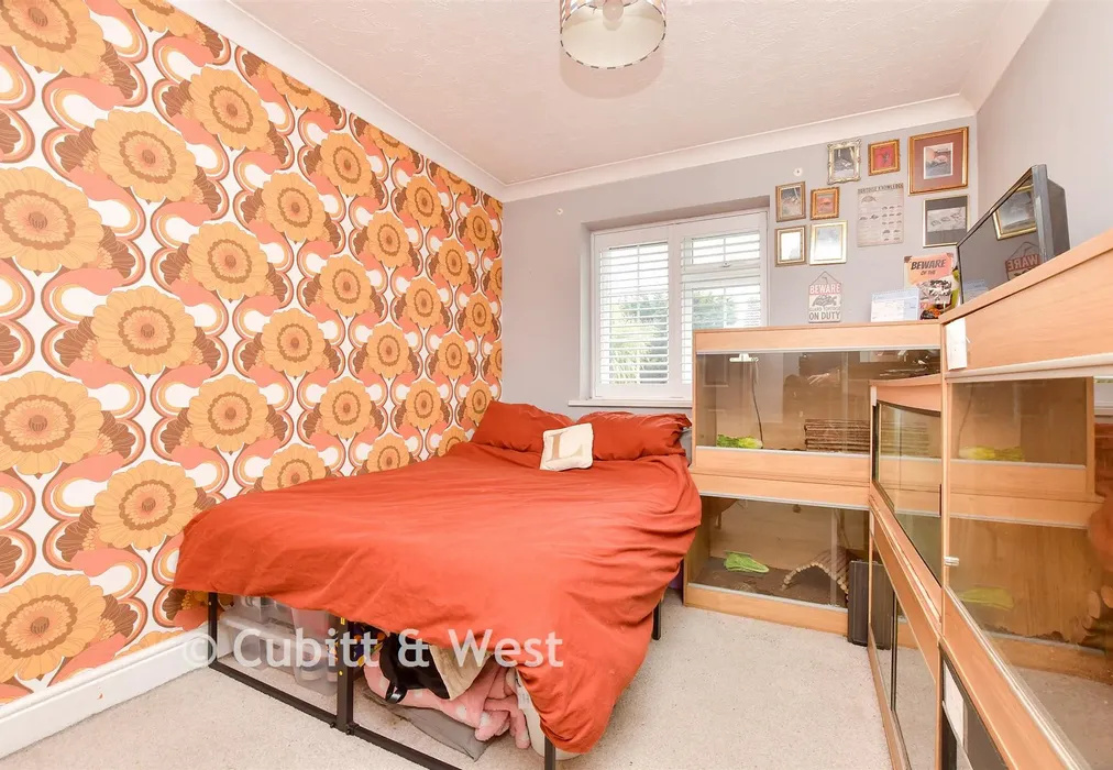 Bedroom 2 - Leatherhead Road, Chessington, Surrey - Wards of Kent