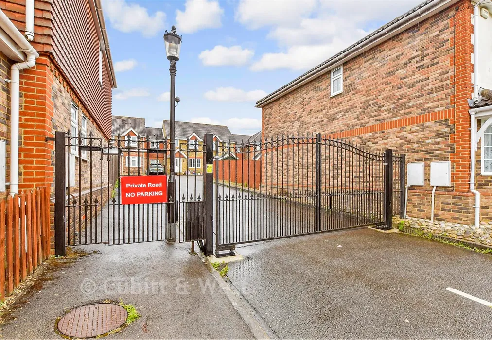 External Feature - Leatherhead Road, Chessington, Surrey - Wards of Kent