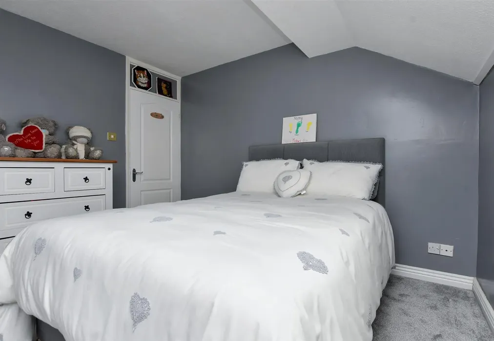 Bedroom 1 - Park Wood Close, Broadstairs, Kent - Wards of Kent