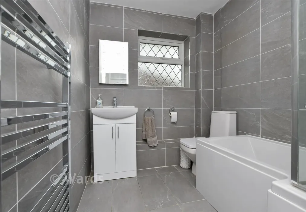 Bathroom - Park Wood Close, Broadstairs, Kent - Wards of Kent