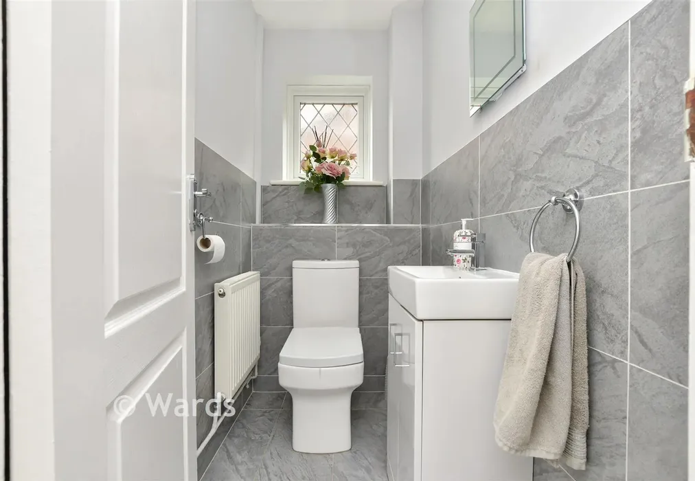 Cloakroom - Park Wood Close, Broadstairs, Kent - Wards of Kent