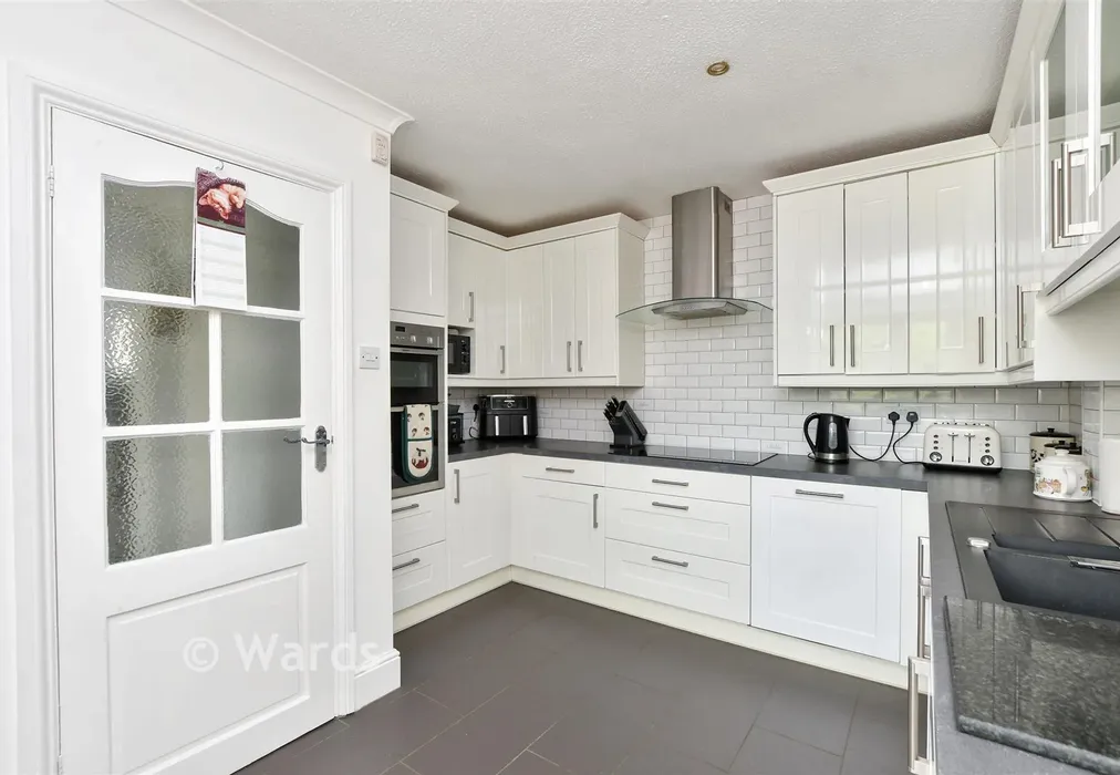 Kitchen - Park Wood Close, Broadstairs, Kent - Wards of Kent