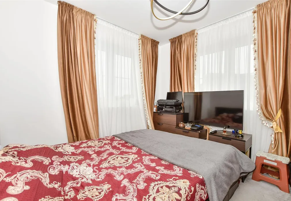 Bedroom 2 - Gilbert Way, Maidstone, Kent - Wards of Kent