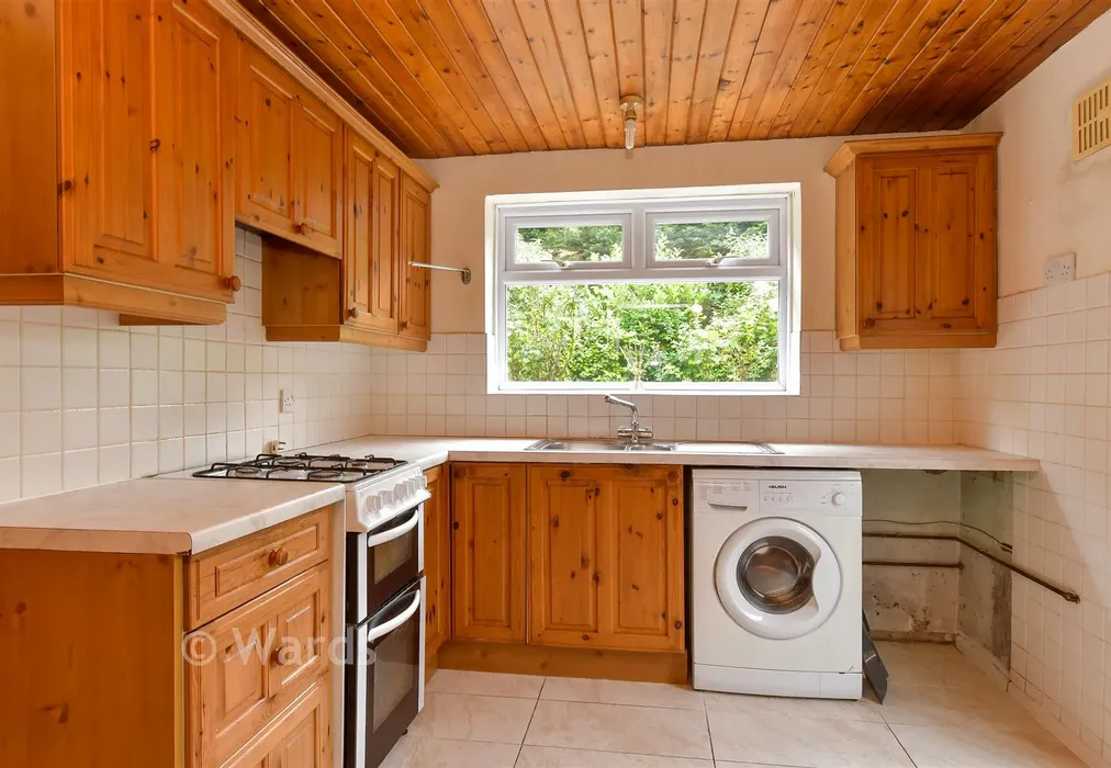 Kitchen - Thirlmere Close, Wainscott, Kent - Wards of Kent