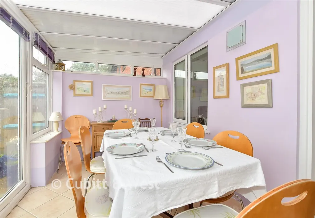 Conservatory - Dinsdale Gardens, Rustington, West Sussex - Wards of Kent