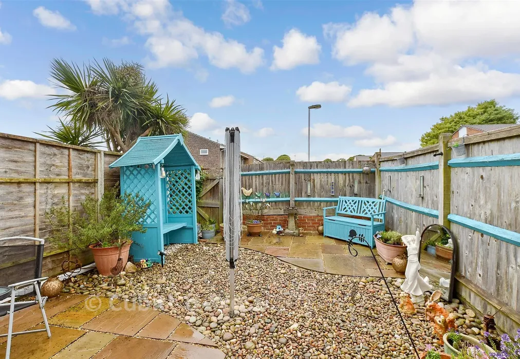 Rear Garden - Dinsdale Gardens, Rustington, West Sussex - Wards of Kent
