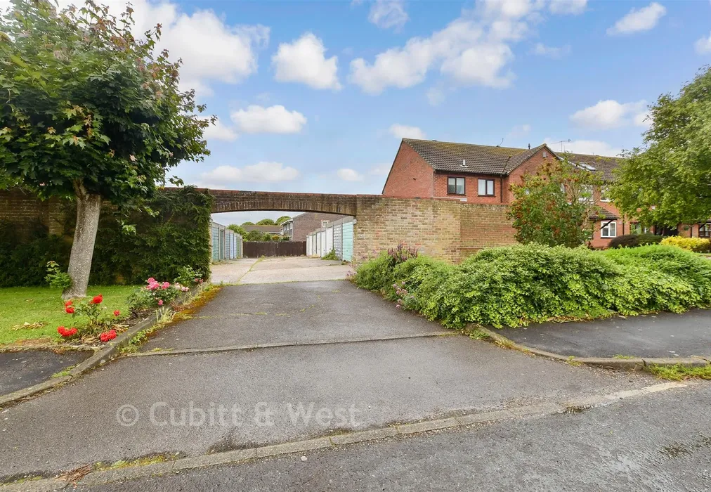 Garage - Dinsdale Gardens, Rustington, West Sussex - Wards of Kent