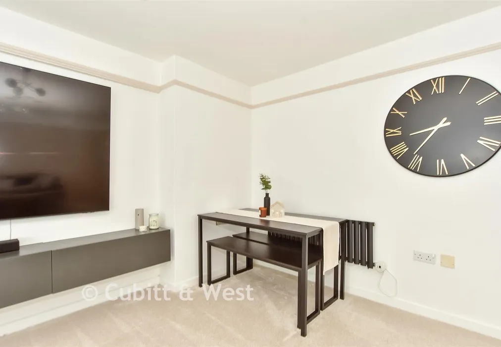 Internal Lifestyle Photograph - London Road, Horndean, Waterlooville, Hampshire - Wards of Kent