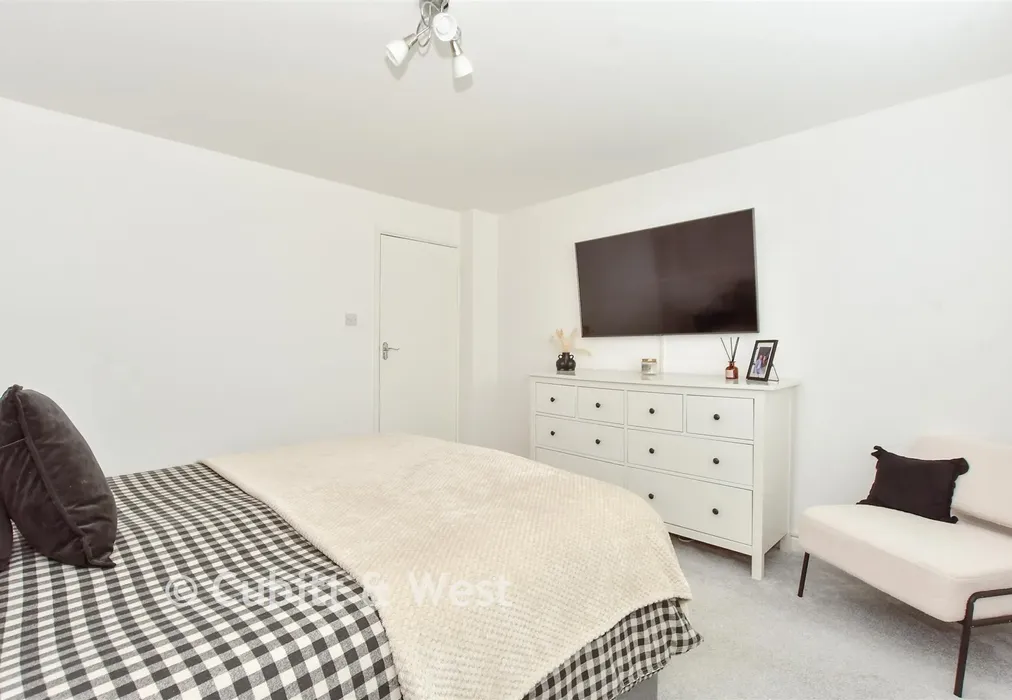 Bedroom 1 - London Road, Horndean, Waterlooville, Hampshire - Wards of Kent