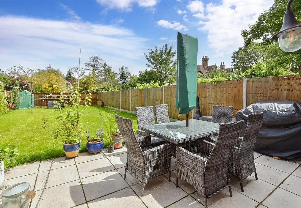 Rear Garden - Wheel Mews, Westwell, Ashford, Kent - Wards of Kent