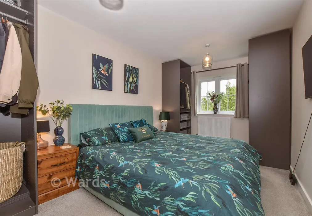 Bedroom 1 - Smarden, Ashford, Kent - Wards of Kent