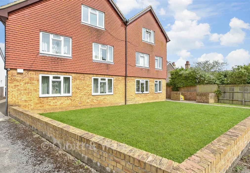 Communal Gardens - Mayfield Court, Redhill, Surrey - Wards of Kent