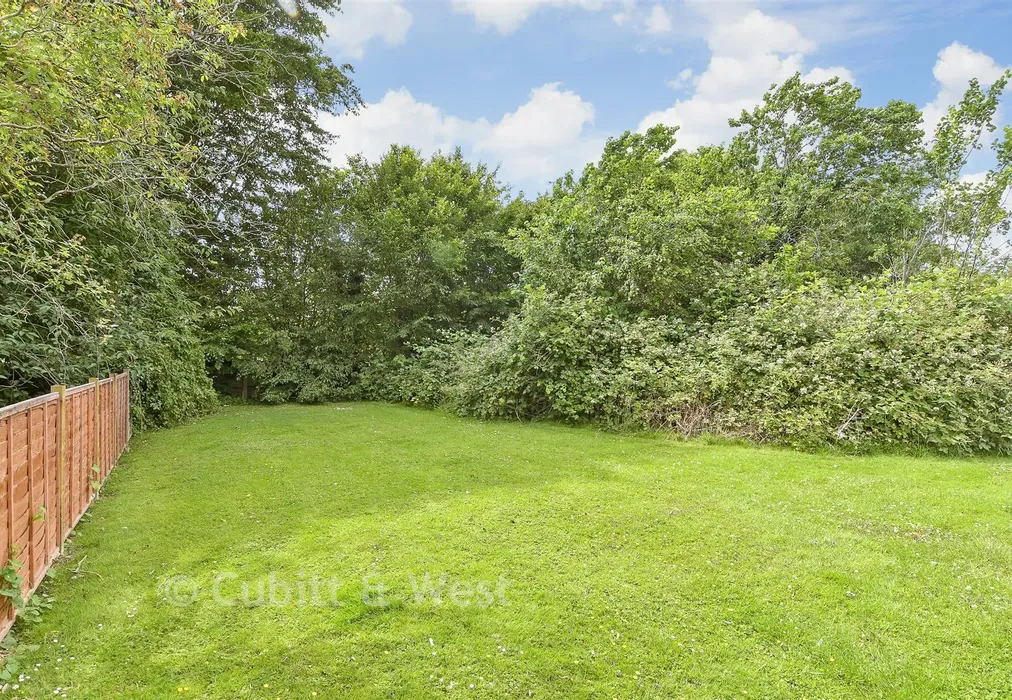 Communal Gardens - Mayfield Court, Redhill, Surrey - Wards of Kent