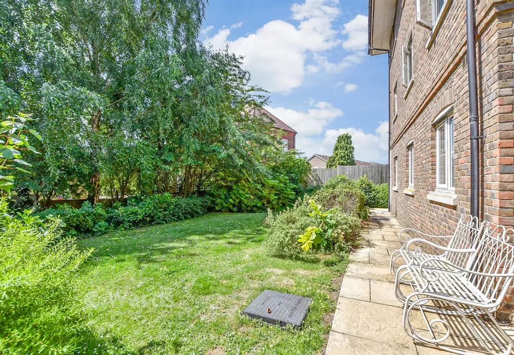 Communal Gardens - Westborough Mews, Maidstone, Kent - Wards of Kent