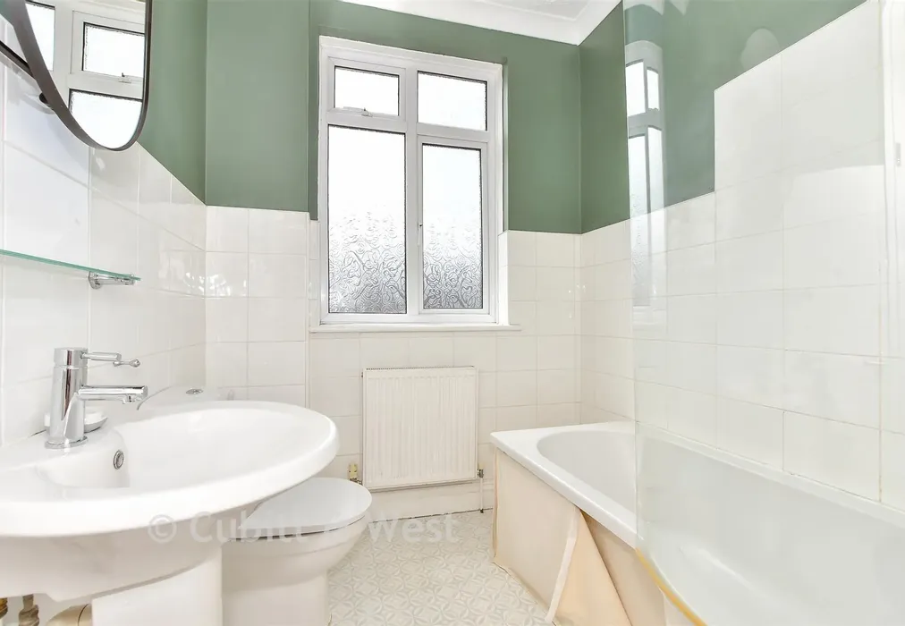 Bathroom - Laburnum Grove, North End, Portsmouth, Hampshire - Wards of Kent