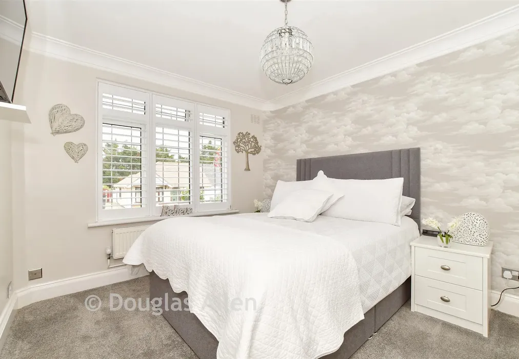 Bedroom 1 - Elizabeth Drive, Wickford, Essex - Wards of Kent