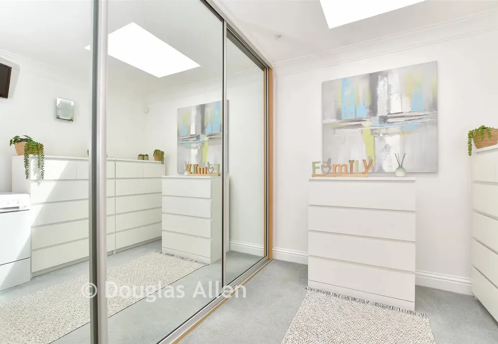 Bedroom 2 - Elizabeth Drive, Wickford, Essex - Wards of Kent
