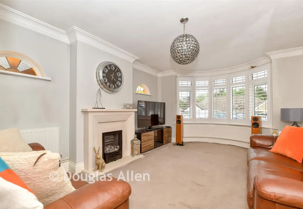 Lounge - Elizabeth Drive, Wickford, Essex - Wards of Kent