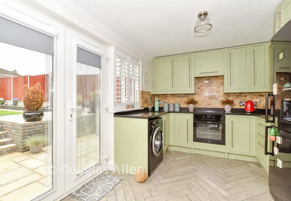 Kitchen/Diner - Elizabeth Drive, Wickford, Essex - Wards of Kent