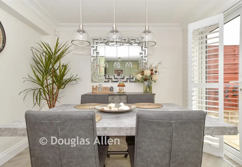 Internal Lifestyle Photograph - Elizabeth Drive, Wickford, Essex - Wards of Kent