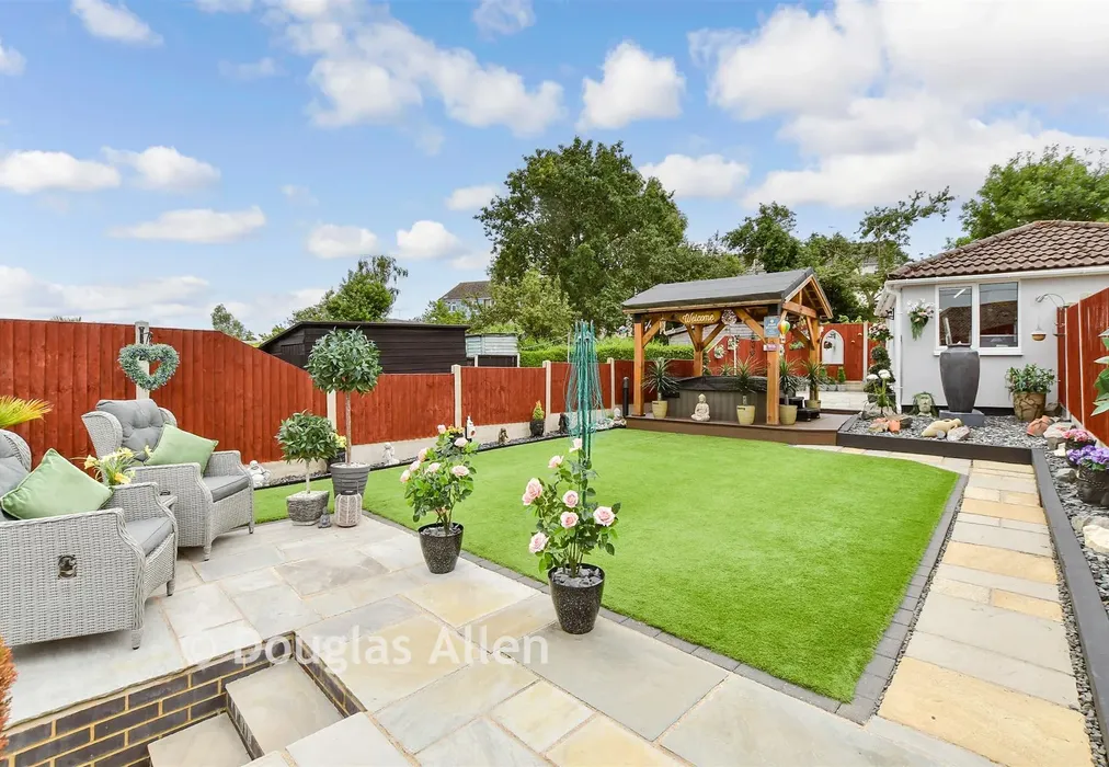 Rear Garden - Elizabeth Drive, Wickford, Essex - Wards of Kent