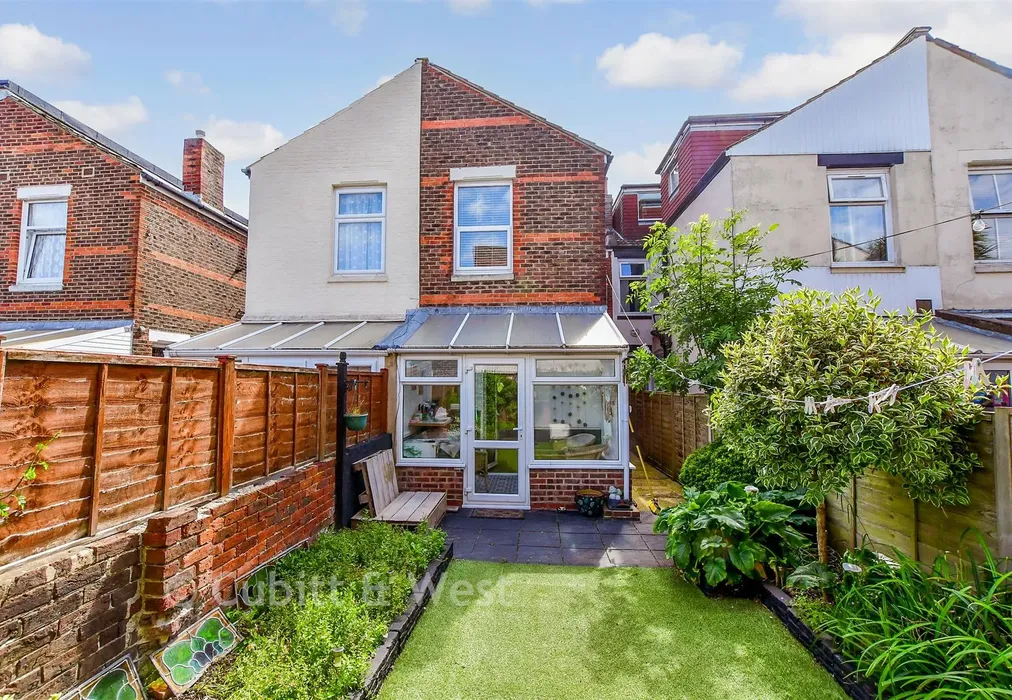 Bathroom - Kensington Road, Portsmouth, Hampshire - Wards of Kent