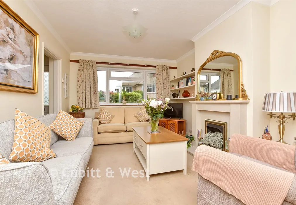 Lounge - Calthorpe Gardens, Sutton, Surrey - Wards of Kent