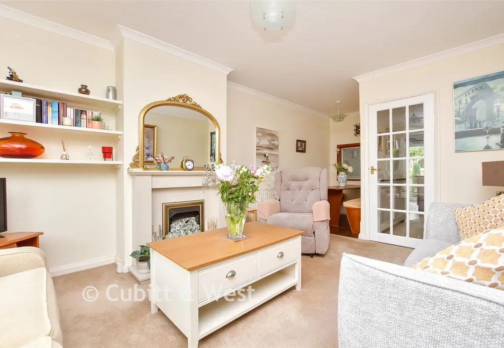 Lounge - Calthorpe Gardens, Sutton, Surrey - Wards of Kent