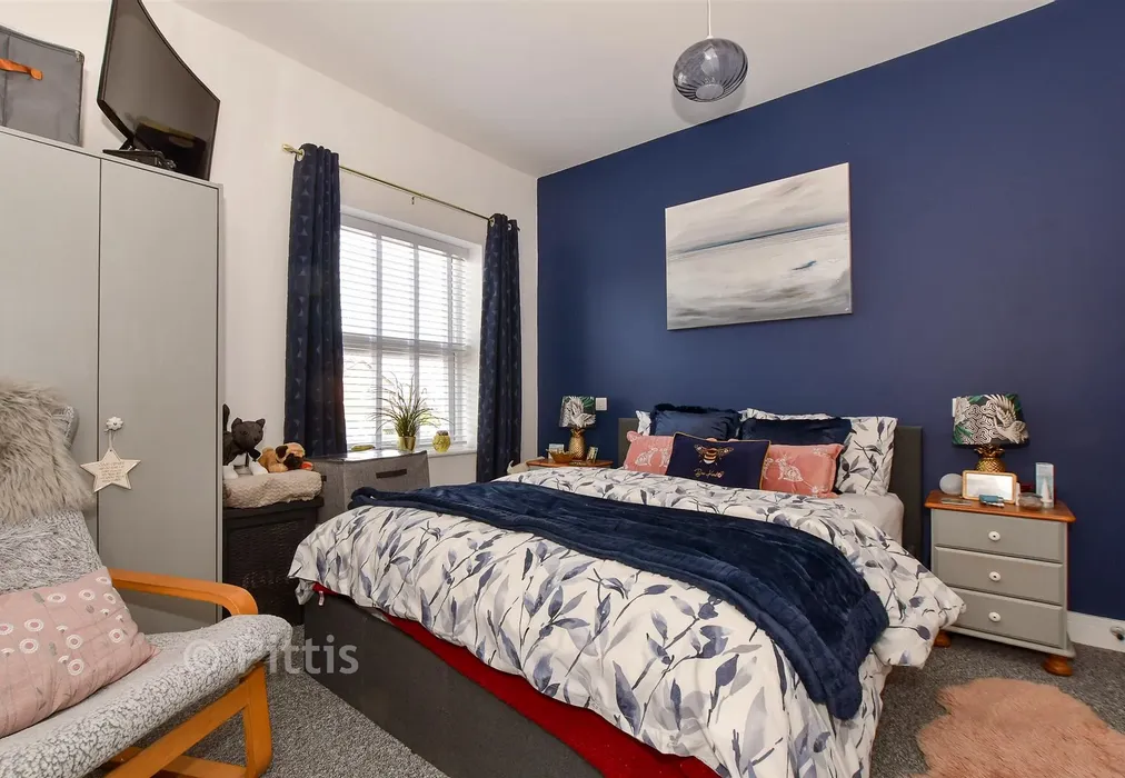 Bedroom 1 - Worsley Road, Newport, Isle of Wight - Wards of Kent