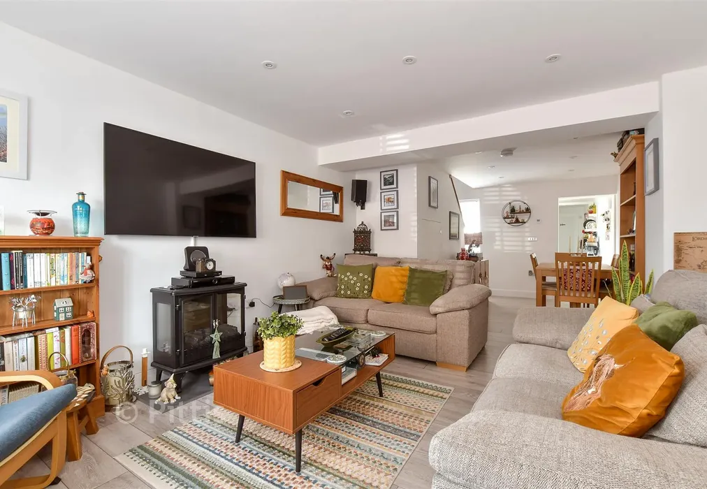 Lounge - Worsley Road, Newport, Isle of Wight - Wards of Kent